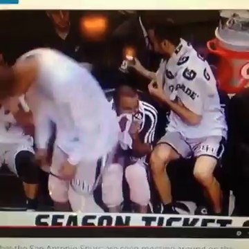 Ginobili prega pegadinha em Tim Duncan nas finais da NBA