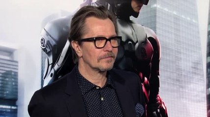 Descargar video: Gary Oldman Urges Others to 'Get Over' Mel Gibson's Racist Rants