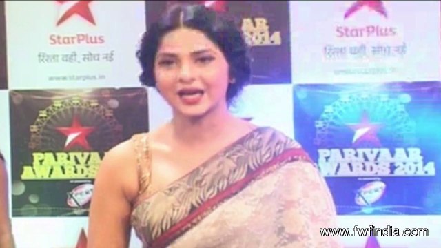 Divyanka Tripathi wins 5 Awards at STAR Parivaar Awards 2014