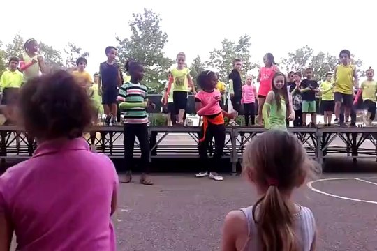 Danse sur Daft Punk à la fête de l'école !