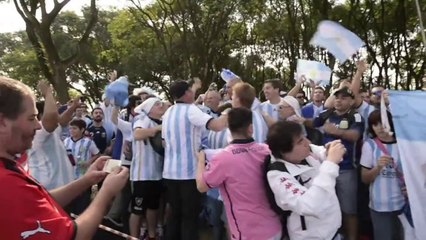 Les fans argentins célèbrent l'anniversaire de Messi