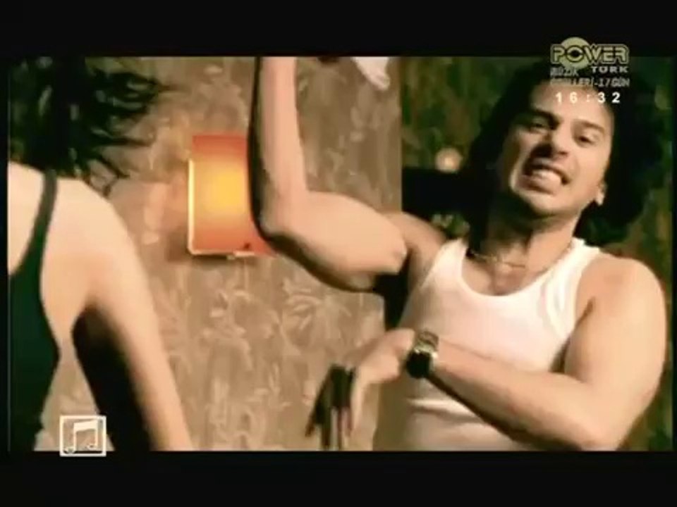 Emre Altuğ - Gidecek Yerim mi Var_