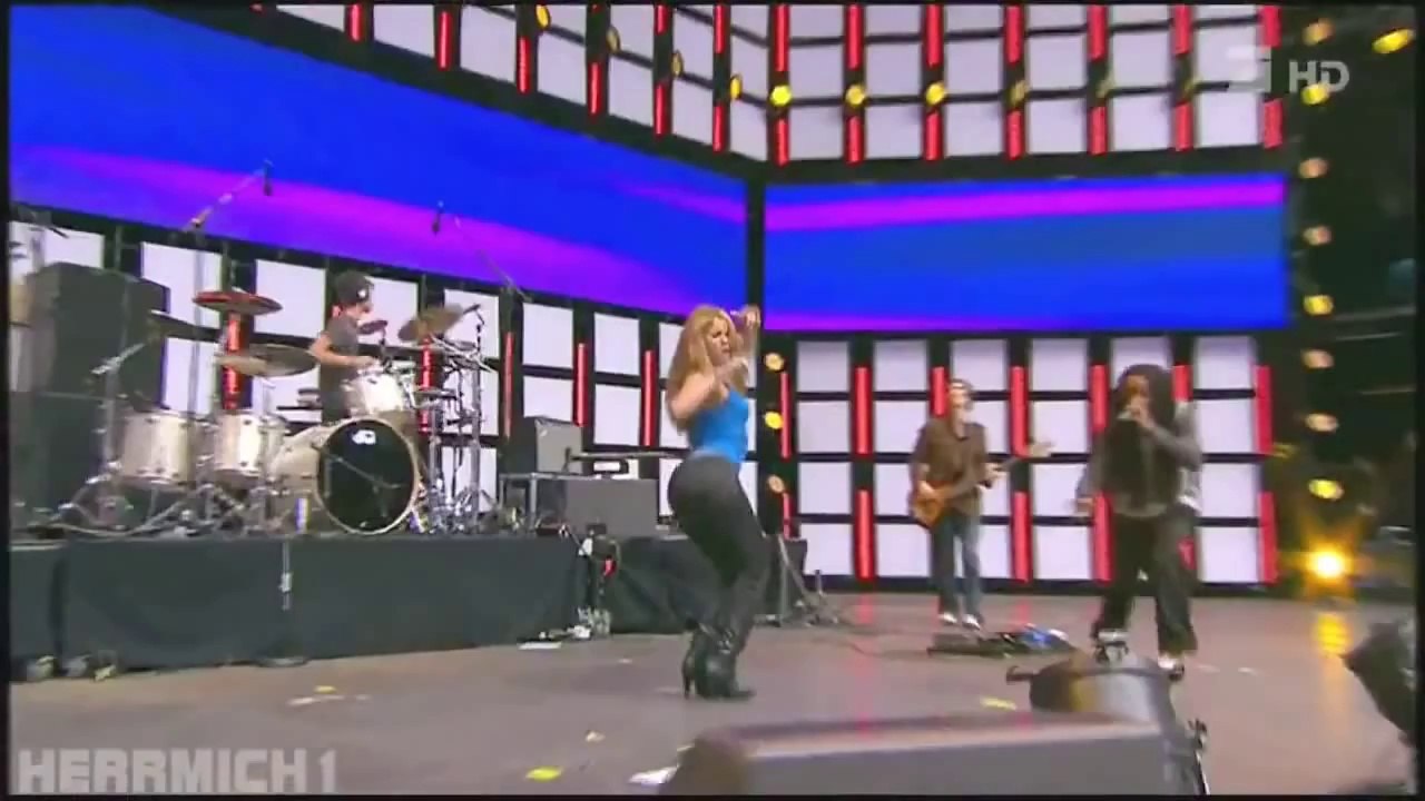 Shakira Shaking Dance HD
