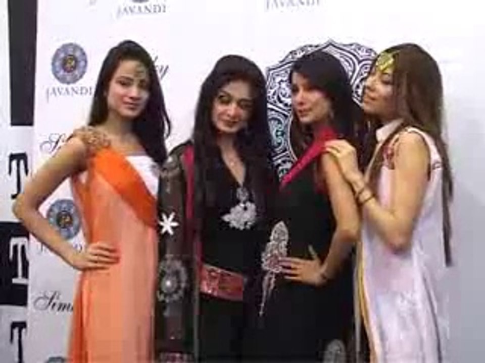 asim_butt_Dress_exhibition_Dawn_News_LHR
