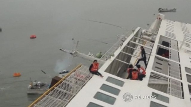 South Korea student survivors of the ferry sinking arrive at school