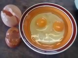 Gözlerinize İnanamayacaksınız Yumurtanın İçinden Yumurta Çıktı