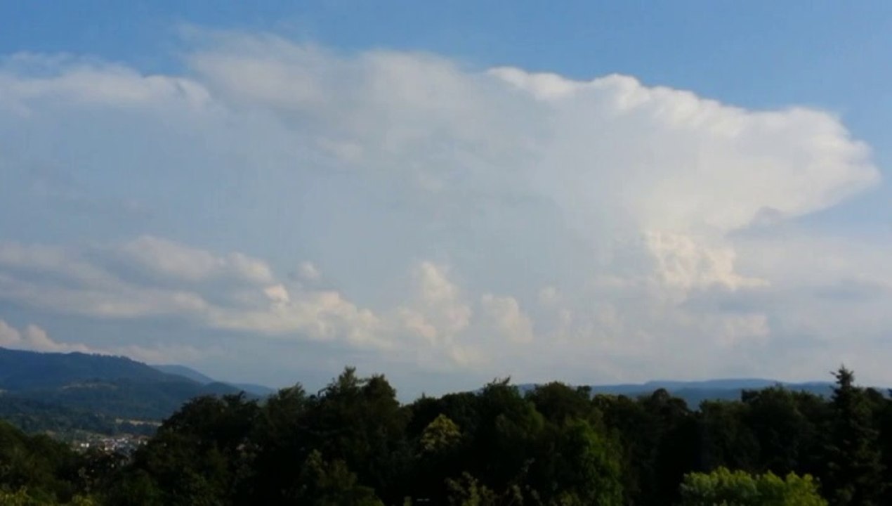 Gewitterenstehung über dem Schwarzwald