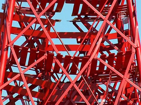 Эйфелевой башни сделали близнеца из стульев