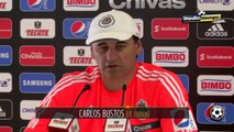 Nadie tiene el lugar seguro en el once de Chivas: Carlos Bustos