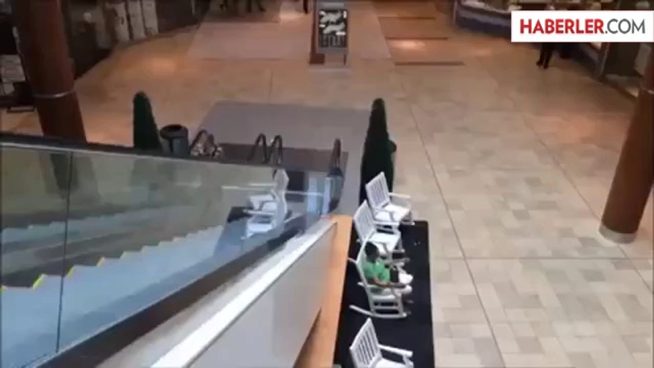 Yürüyen Merdivenden Yere Çakıldı