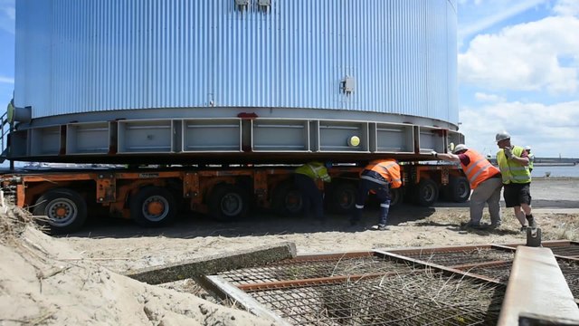 Dunkerque: transport exceptionnel d'un réservoir pour le Terminal Methanier