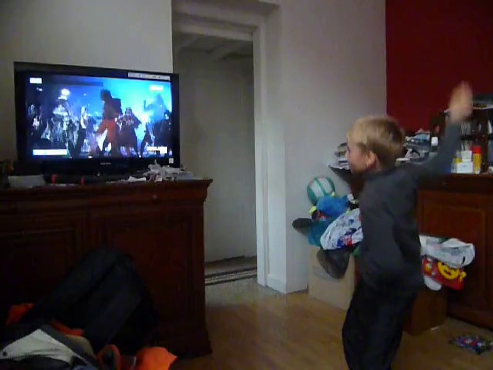 Rémy danse "Thriller"