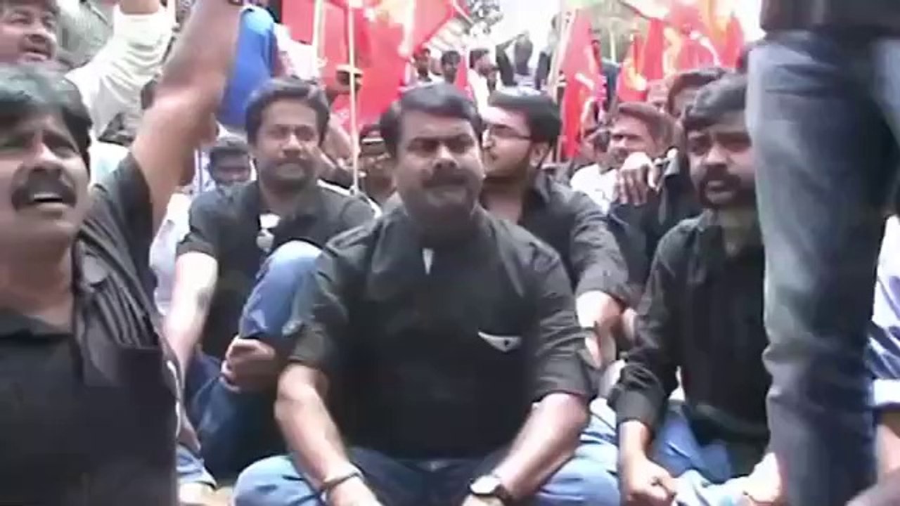 Seeman 20140625 Protest at Kovai against Kerala by stopping food stuffs from TN