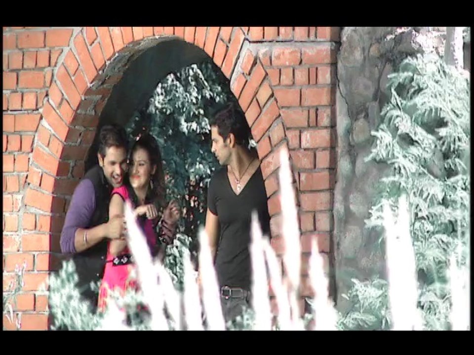 Miss Pooja & Amrit Brar || England | Har Sunday nu (Official Video) Album :[Decision] Punjabi hit Song 2014