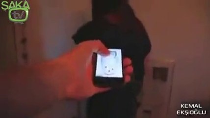 İPhone ile Saç Kesme Şakası