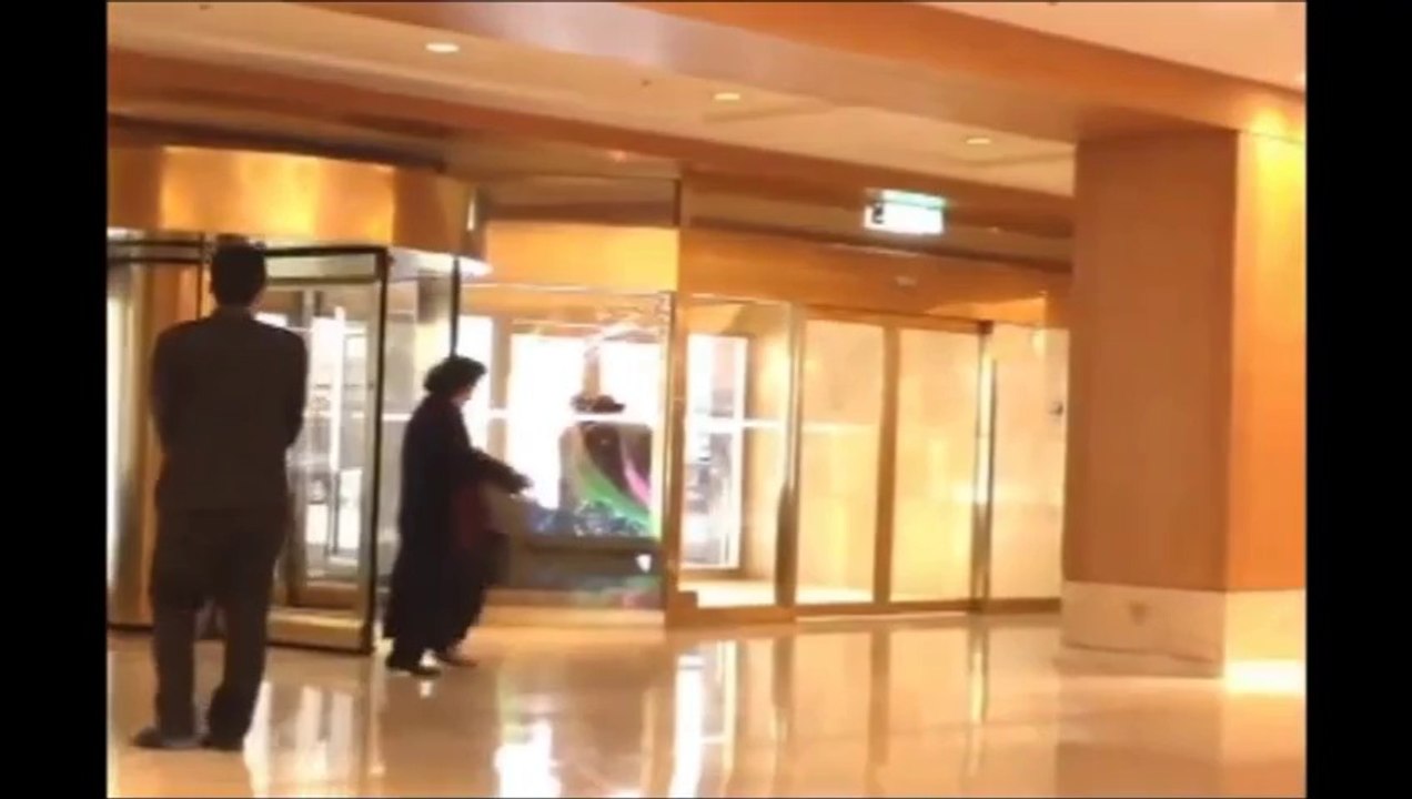Cửa tự động dùng khuân bao cánh kính