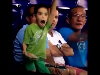 Minik taraftar sevinçten çılgına döndü