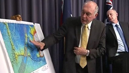 Search for Malaysia Airlines jet shifts south