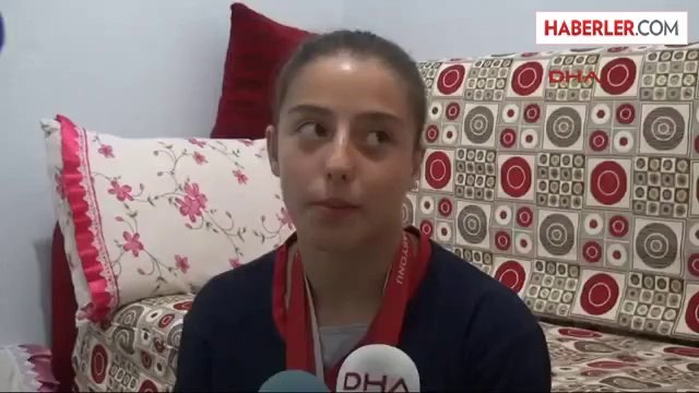 Evde Babalarıyla Güreşip Milli Olan Kız Kardeşlerin Hedefi Dünya Şampiyonluğu