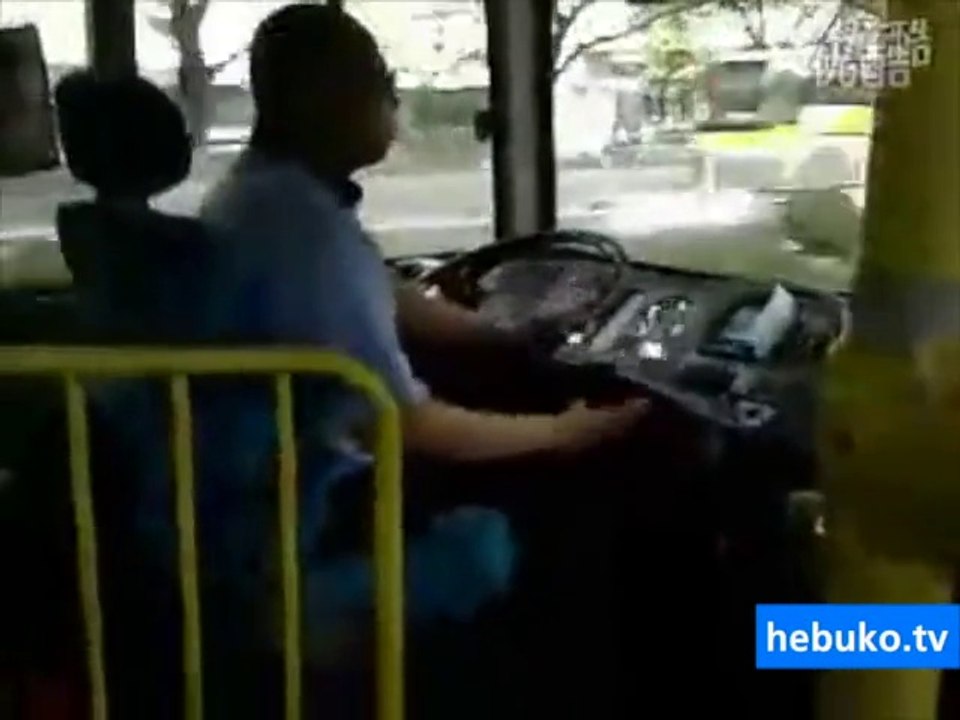 direksiyon ve vitesle dans eden şöför amca - kıvır kıvır amca kıvırrr :D