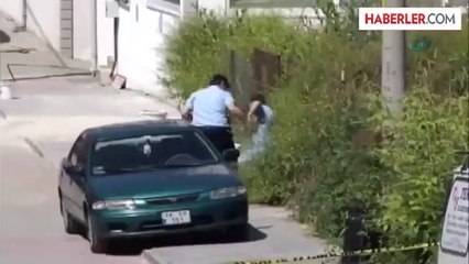 Bomba Şüphesine Aldırmadan Arabasına Koştu