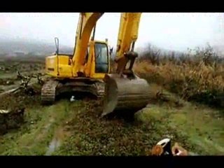 Geyvede Elma Ağaçları İş makinası ile sökülüyor-Geyvemedya.com