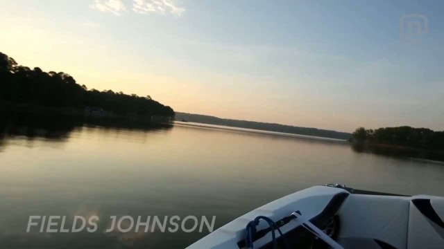 Adam Fields en session wakeboard filmée par des drones