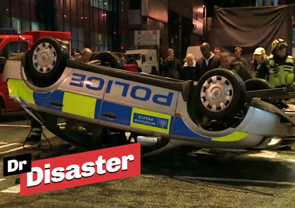 Une voiture de police éjectée lors d'une course poursuite / Dr Disaster