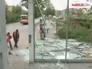 Kosova'da Aniden Çıkan Şiddetli Rüzgar, Kosova'nın Bir Çok Yerinde Maddi Zararlara Yol Açtı.