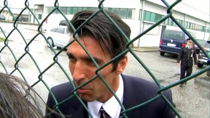 Sad Buffon lands in rainy and desert Milan airport