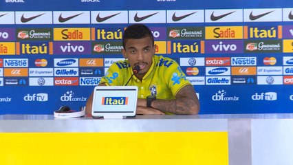 Brésil - Paulinho montré du doigt, Neymar adulé