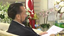 Hz. Ali (as) Hz. Mehdi (as)’ın gözlerinin çok dikkat çekici olduğunu ve yanağında bir ben olacağını bildirmiştir. - Kopya