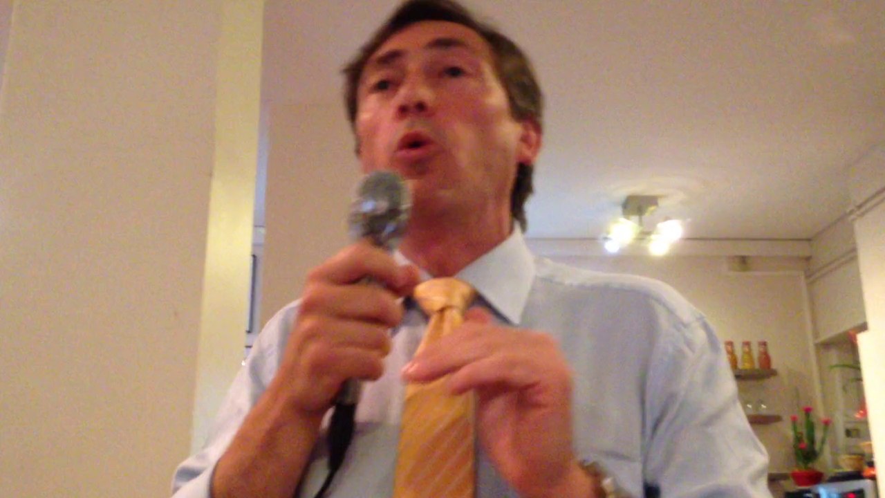 Intervention de Bernard Monot devant la fédération du FN 92 à Suresnes, le 25 juin 2014.