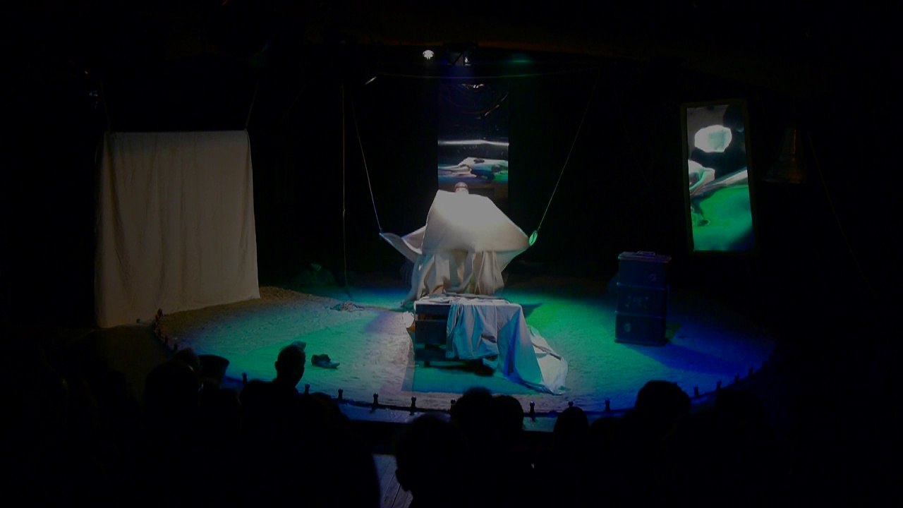 L'HOMME QUI RIT    Les Arts et Mouvants