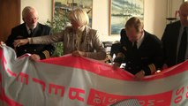 Kieler Woche 2012 - Ausländische Marineschiffe erhalten Kieler-Woche-Flaggen