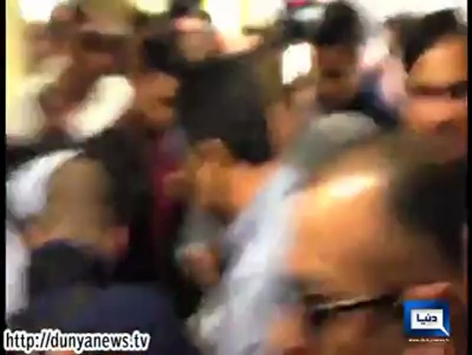 Emirates Passengers chanted Shame Shame to Iqalabi Tahir ul Qadri