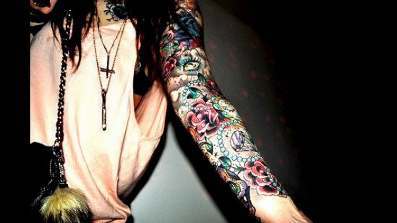 Women with a tattoo sleeve... Tattoo-Bodyink