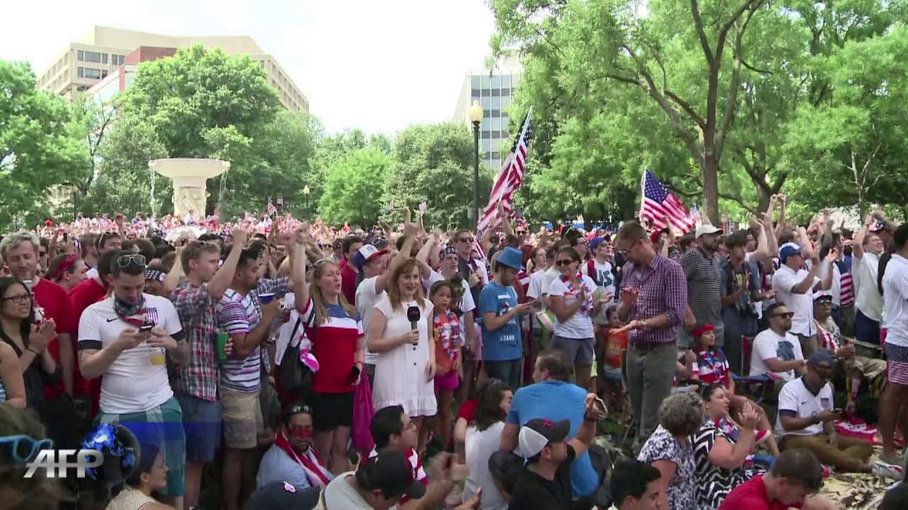 President Barack Obama congratulates US soccer team