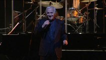 Aznavour demuestra en Barcelona que sigue siendo un seductor a los 90 años