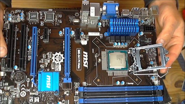 Montage d'un ordinateur fixe à partir de pièces détachées étape 2 le microprocesseur