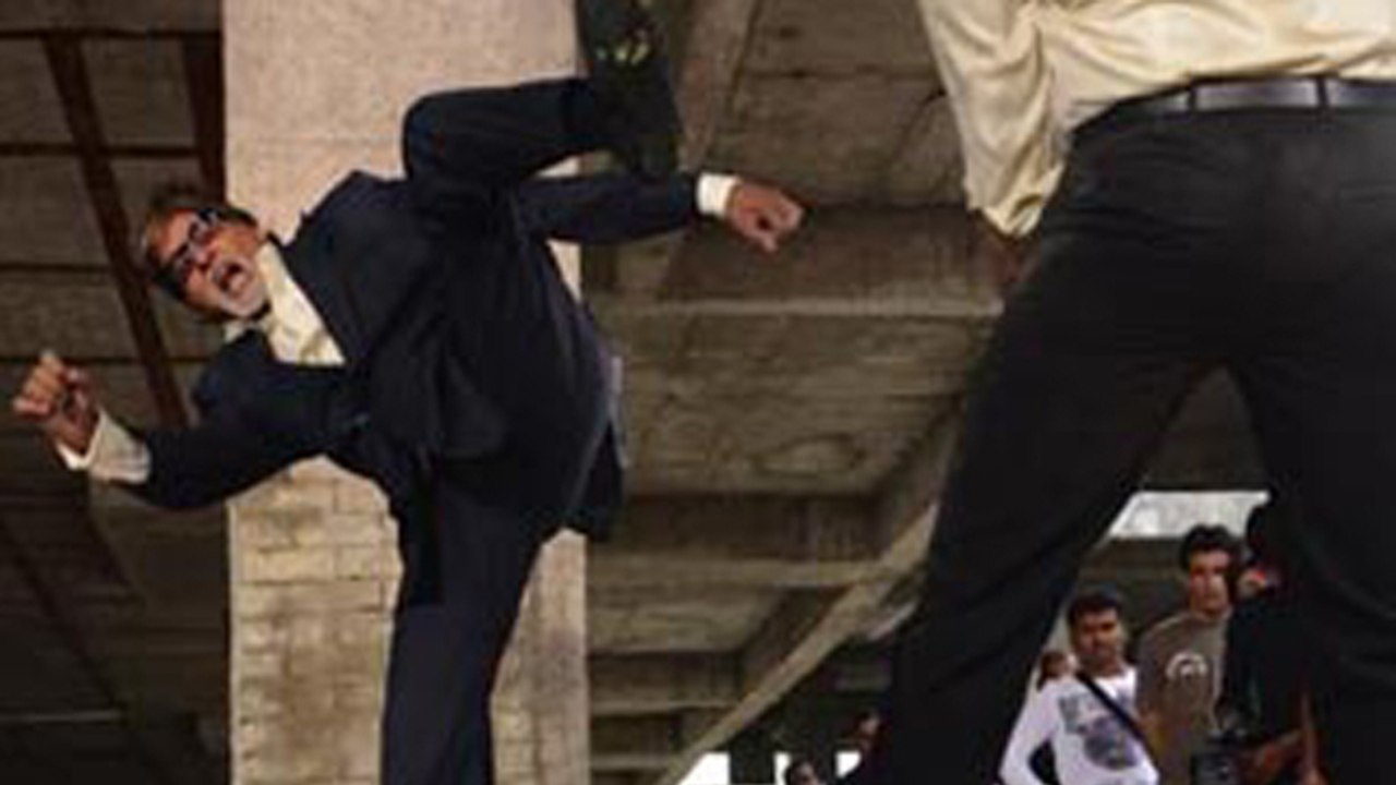 Amitabh Bachchan's POWERFUL ACTION From Yudh