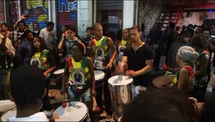BRESIL: Fete dans le quartier de LAPA
