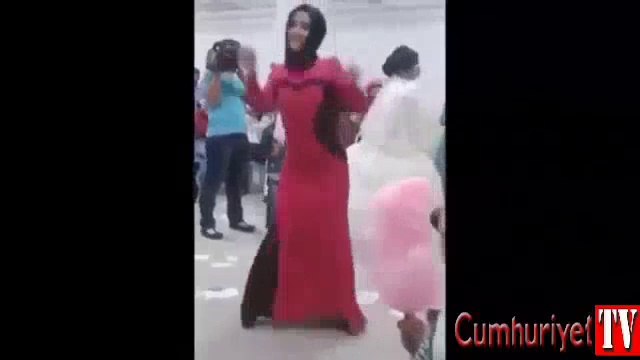 Dansı ile sosyal medyada fenomen oldu.tekno recep türban dansı