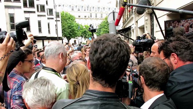 VIDÉO - La dernière des Grosses Têtes : Bouvard président , scande la foule