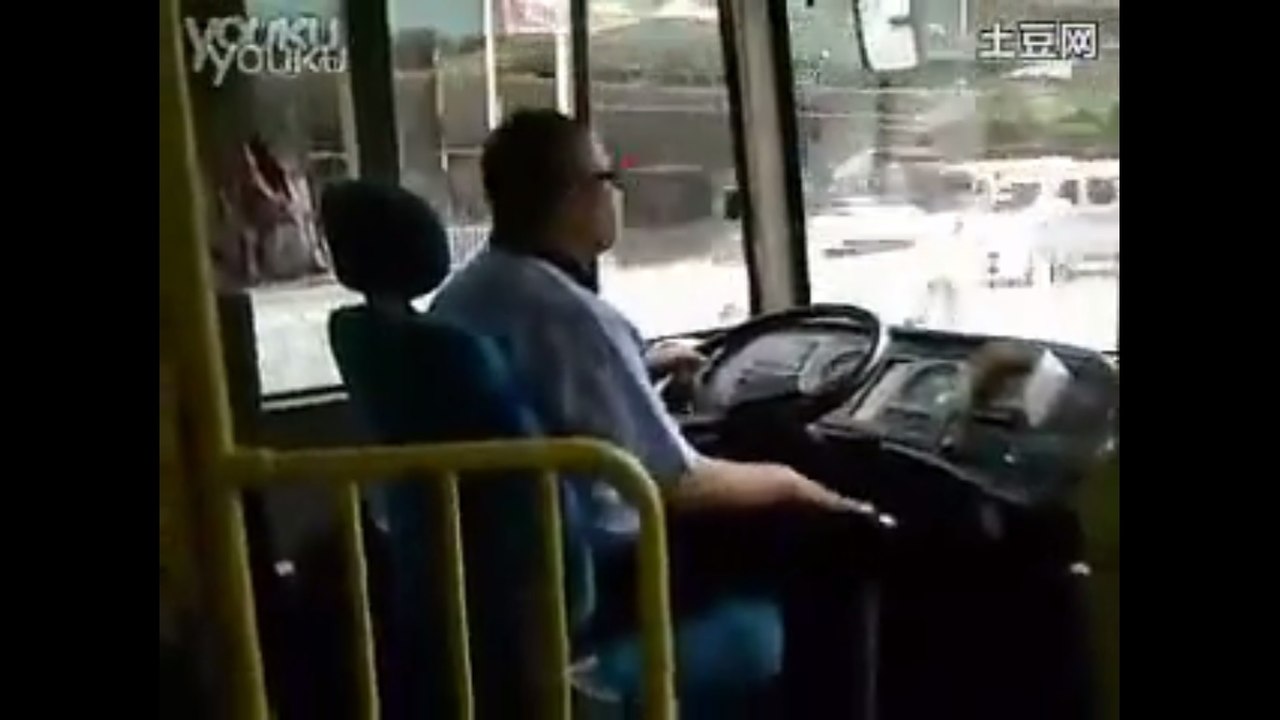 Ilık Hareketlerle Otobüs Kullanmak