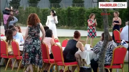 Damatsız Düğün Yapan Kadın Öğretmen Ortadan Kayboldu