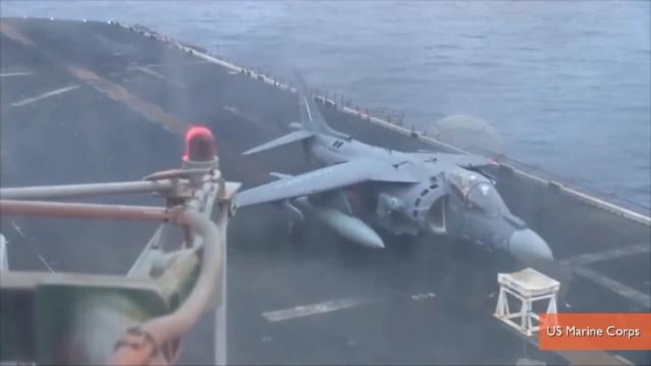 US Fighter Jet Makes Incredible Landing Without...