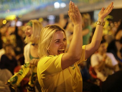Raw: Fans Celebrate after Brazil wins