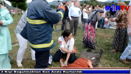 Otomobil İşçileri Taşıyan Minibüse Çarptı: 4'ü Ağır 13 Yaralı