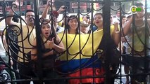 Colombianos fazem a festa na porta de São Januário